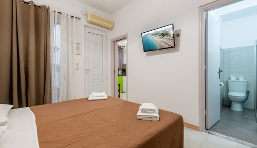 APARTMENT, 1 BEDROOM, VERANDA, COURTYARD-MOUNTAIN VIEW