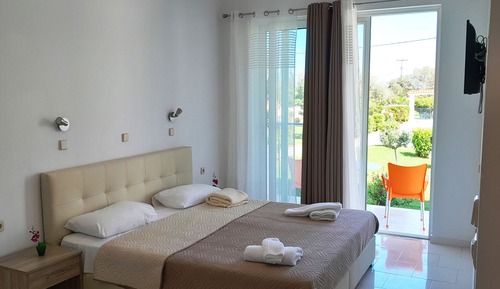 APARTMENT, 1 BEDROOM, VERANDA, GARDEN AND COUNTRY VIEW (2)