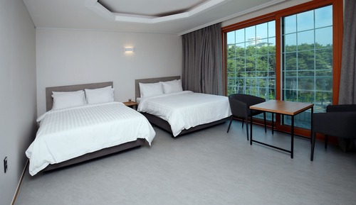 Deluxe Family Twin Room, Facing the Lake