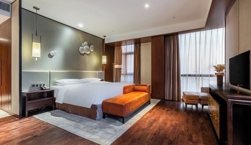 Premium Room, 1 King Bed, Club Lounge Access