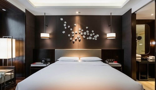1 King Bed Executive Suite High Floor