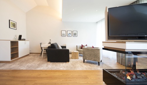 Suite, 1 Queen Bed, Balcony