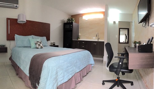 Standard Studio, 1 Queen Bed (S2)