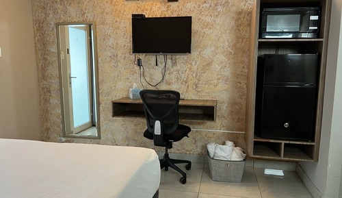 Standard Studio, 1 Queen Bed (S3)