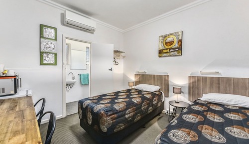 Twin Room (2 Singles )