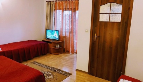 Triple Room, Hill View