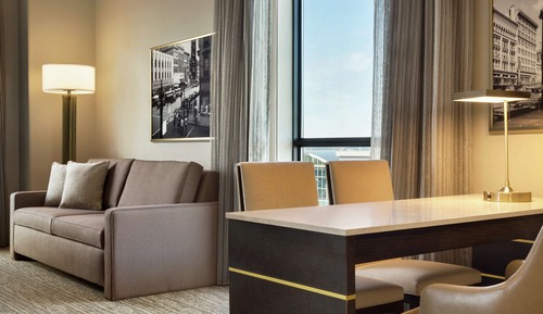 Suite, 1 King Bed, Corner