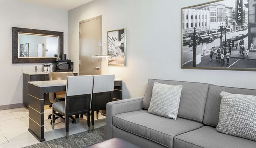 Suite, 2 Queen Beds, Accessible, Bathtub