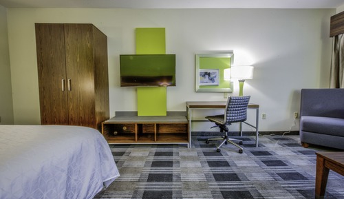 Suite, 1 King Bed, Accessible (Mobility, Access Tub)