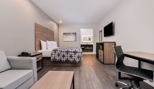 Standard Suite, 1 King Bed