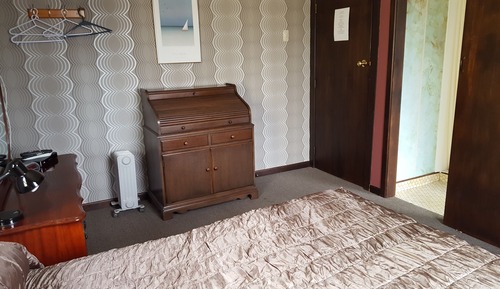 Queen Ensuite Room