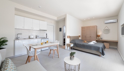 Deluxe Studio Suite, 1 Queen Bed, Partial Sea View