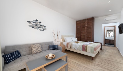 Deluxe Studio Suite, 1 Queen Bed, Non Smoking, Beach View