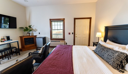 Deluxe Room, 1 King Bed