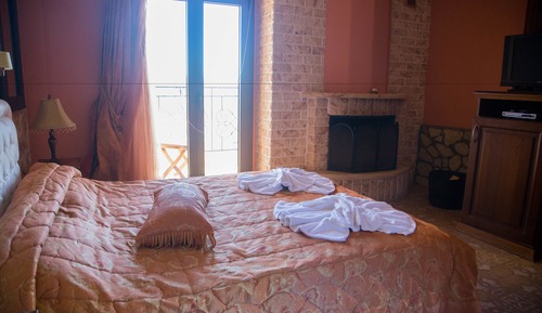 Honeymoon Suite, Balcony, Lake View