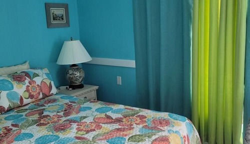 Single Room, 1 Queen Bed, Refrigerator & Microwave