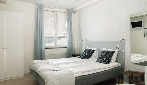 Single Room, Shared Bathroom