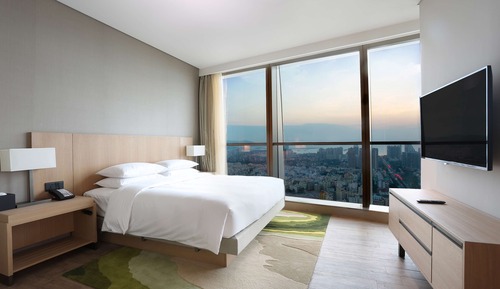 Suite Ocean View King Bed