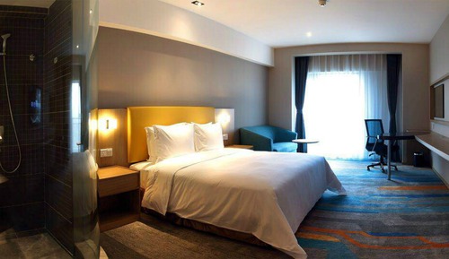 Standard Room, 1 King Bed, Accessible Bathtub