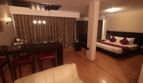 Executive Suite, Jetted Tub, Pool View