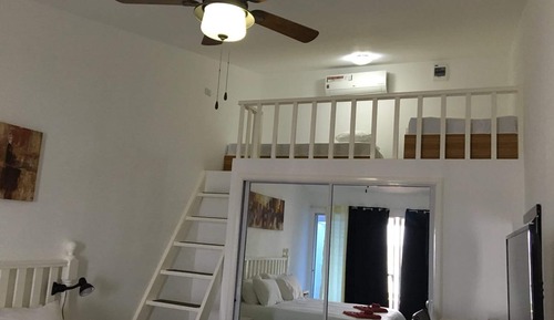 Executive Studio Suite, 1 King Bed, Non Smoking, Pool View