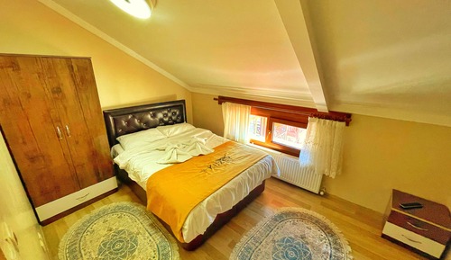 Economy Room