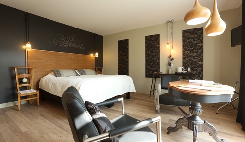 Double Room (Instant Secret)