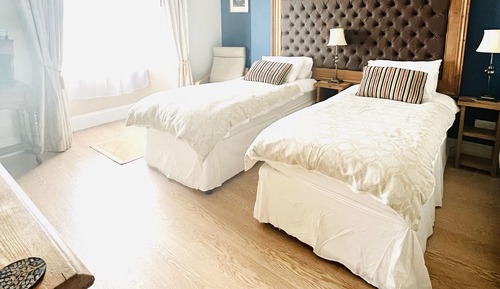 Deluxe Suite, 1 Bedroom (with lounge and bathroom)