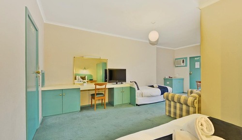 Family Room, Multiple Beds