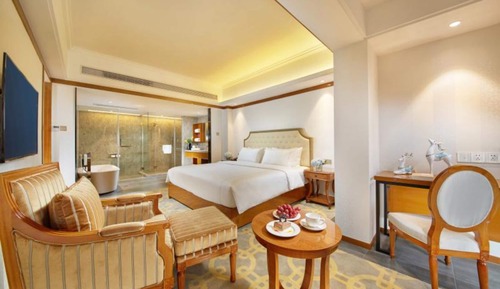 Deluxe Suite