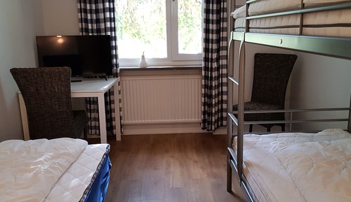 Basic Triple Room (Hostel, Private WC, Shared Shower, Pet Friendly)