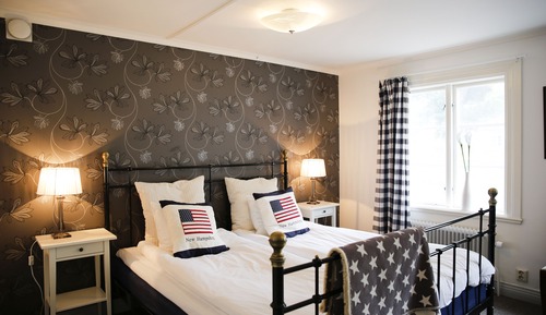 Basic Triple Room (Hotel, Shared Shower)