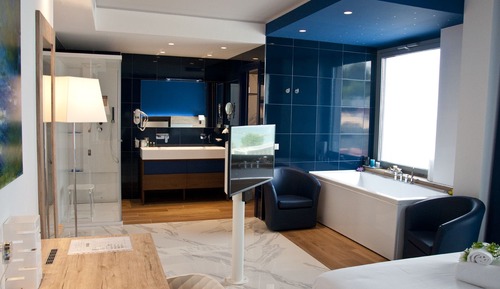 Premium Studio Suite, 1 Queen Bed, Hot Tub, Sea View