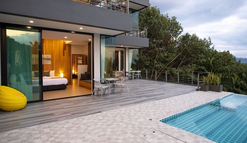 Deluxe Room, Pool Access