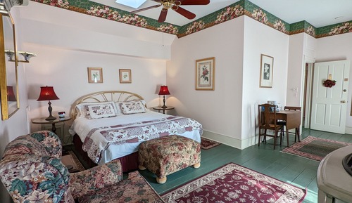 Deluxe Room, 1 King Bed, Jetted Tub