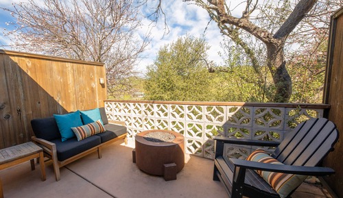 Deluxe Room, 1 King Bed, Patio