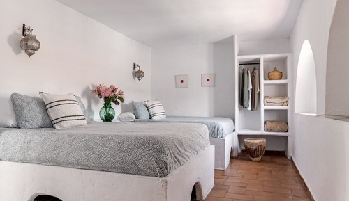 Basic Quadruple Room, 2 Queen Beds