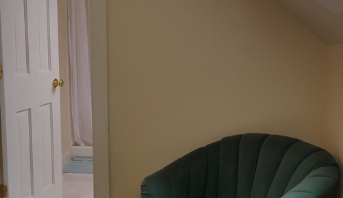 Basic Room, 1 Queen Bed, Private Bathroom