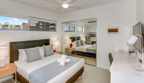 Deluxe Studio, 1 Queen Bed