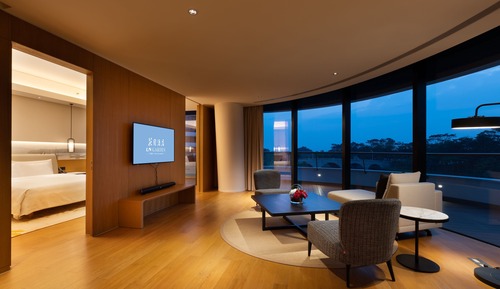 Deluxe Suite with Garden View