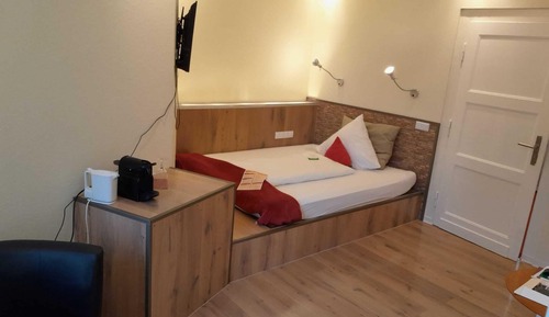 Comfort Single Room, 1 Queen Bed