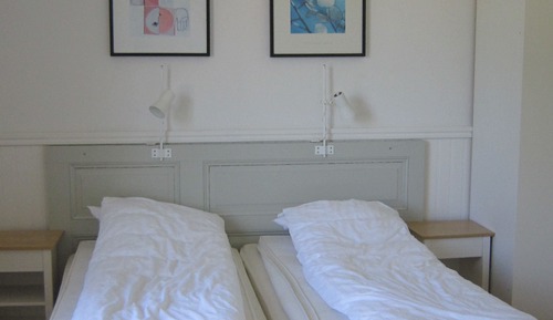 Single Room, Shared Bathroom