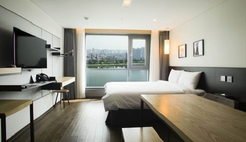 Premier Room