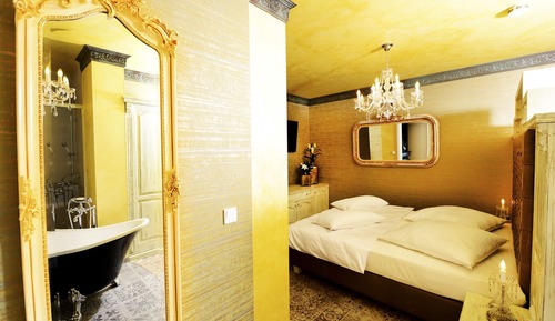 Deluxe Double Room, 1 King Bed, Bathtub (Rendevous)