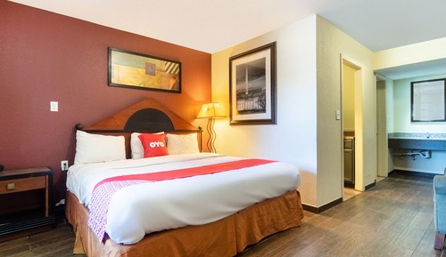 Premium Room, 1 King Bed, Kitchenette