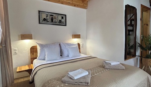 Family Quadruple Room, 2 Bedrooms, Air conditioning, Courtyard View