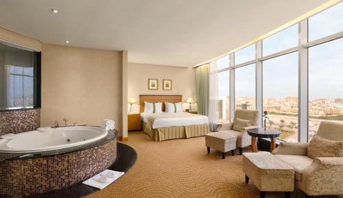 Executive Suite Panoramic Jacuzzi