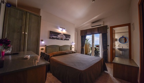 Royal Triple Room, Sea View