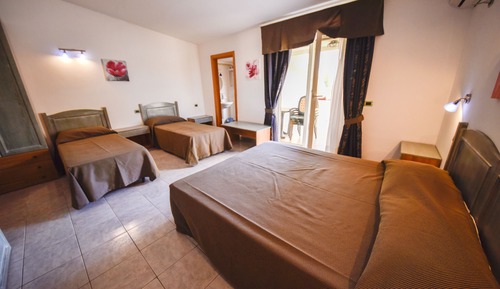 Classic Quadruple Room