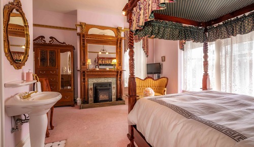 Standard Room, 1 Queen Bed (Manor Room)